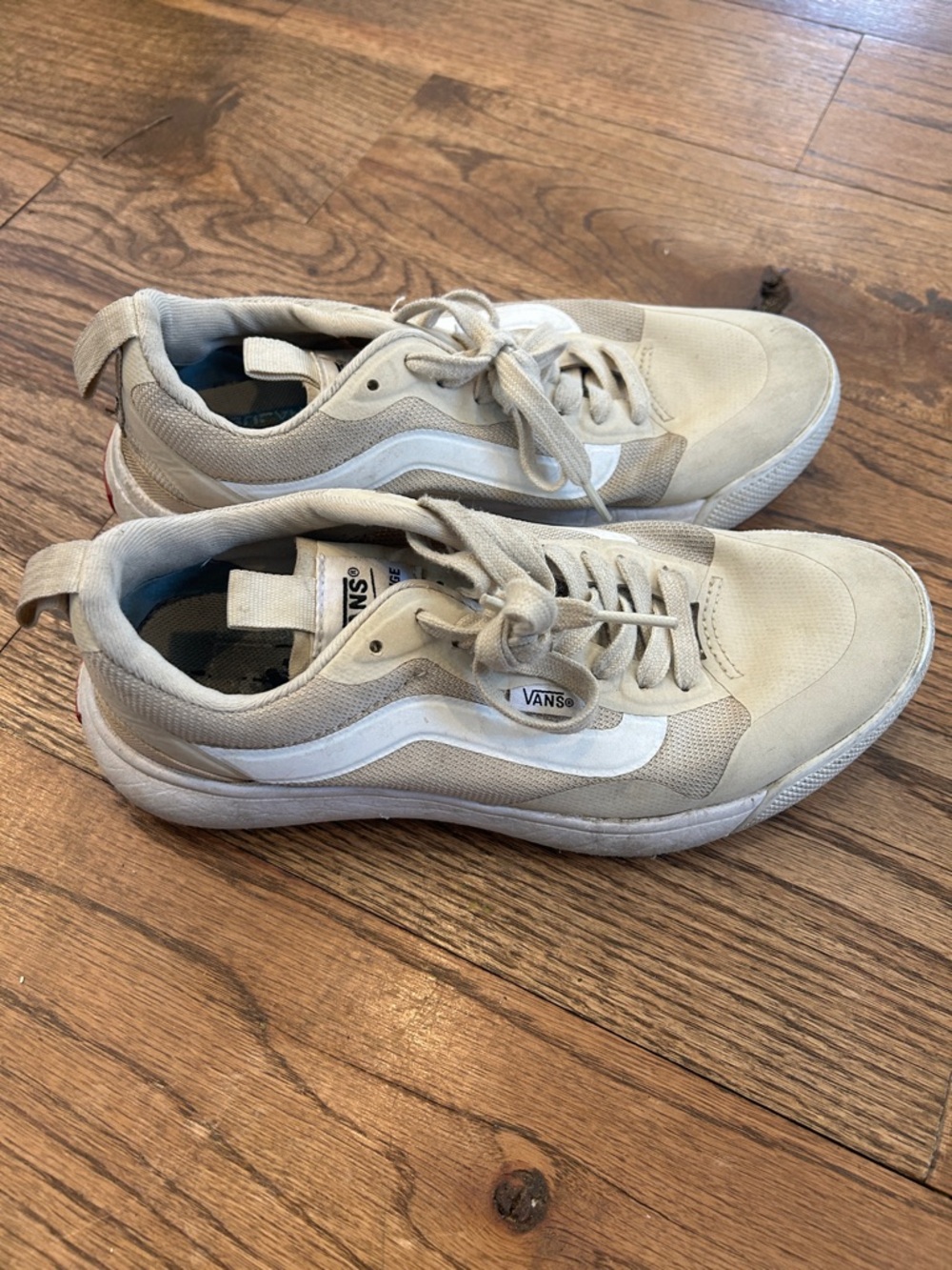 Vans ultrarange Beige and White Low-Top Sneakers